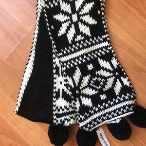 Black and white reversible winter scarf - NWT